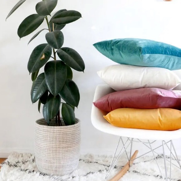 WILA Other - 1 pillow cover 18”x18” velvet yellow white